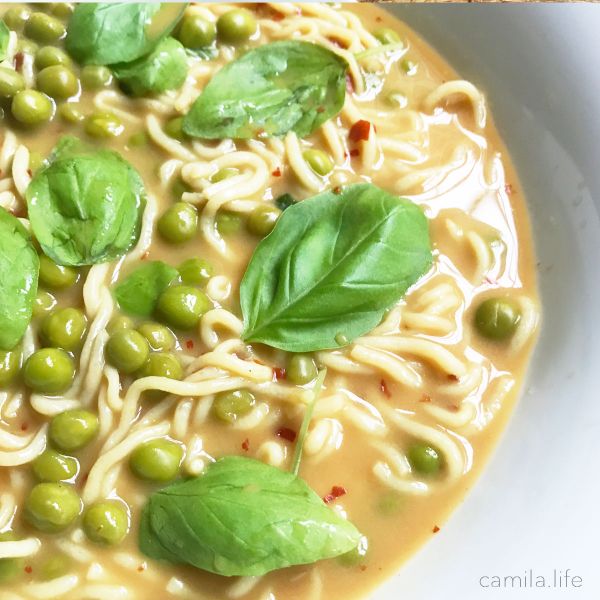 Comfy Curry Noodles LOVE - Vegan Recipe on camila.life