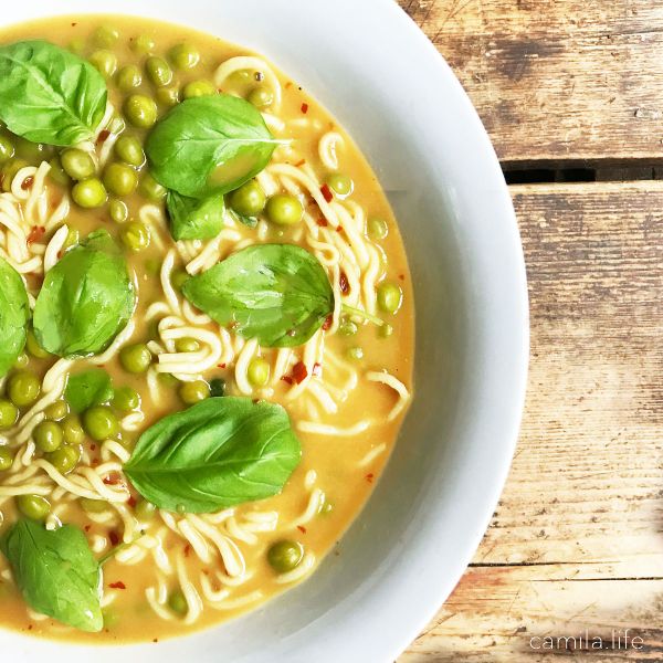 Comfy Curry Noodles LOVE - Vegan Recipe on camila.life